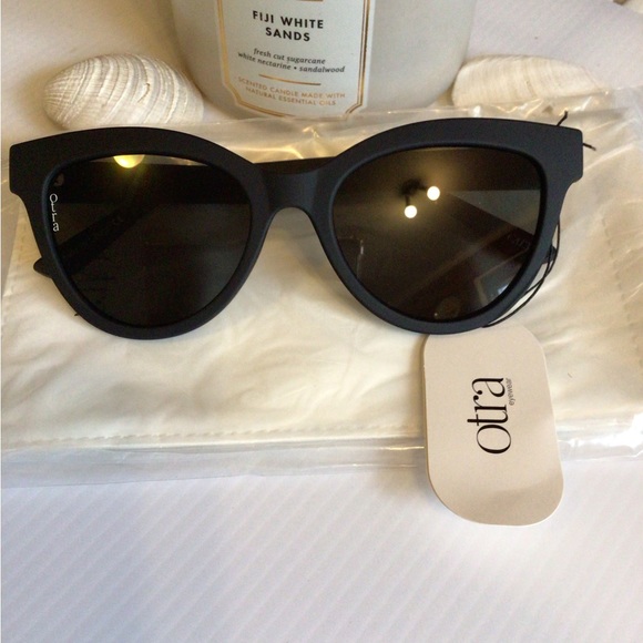 NEW! SALE The OTRA Lola cat eye matter rubber cat eye Sunnies - Picture 2 of 7